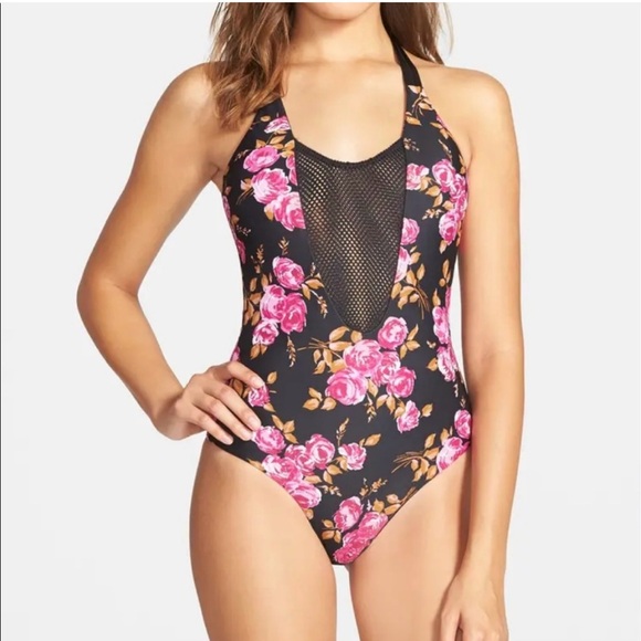 Volcom • Bathing Suit - Picture 8 of 9